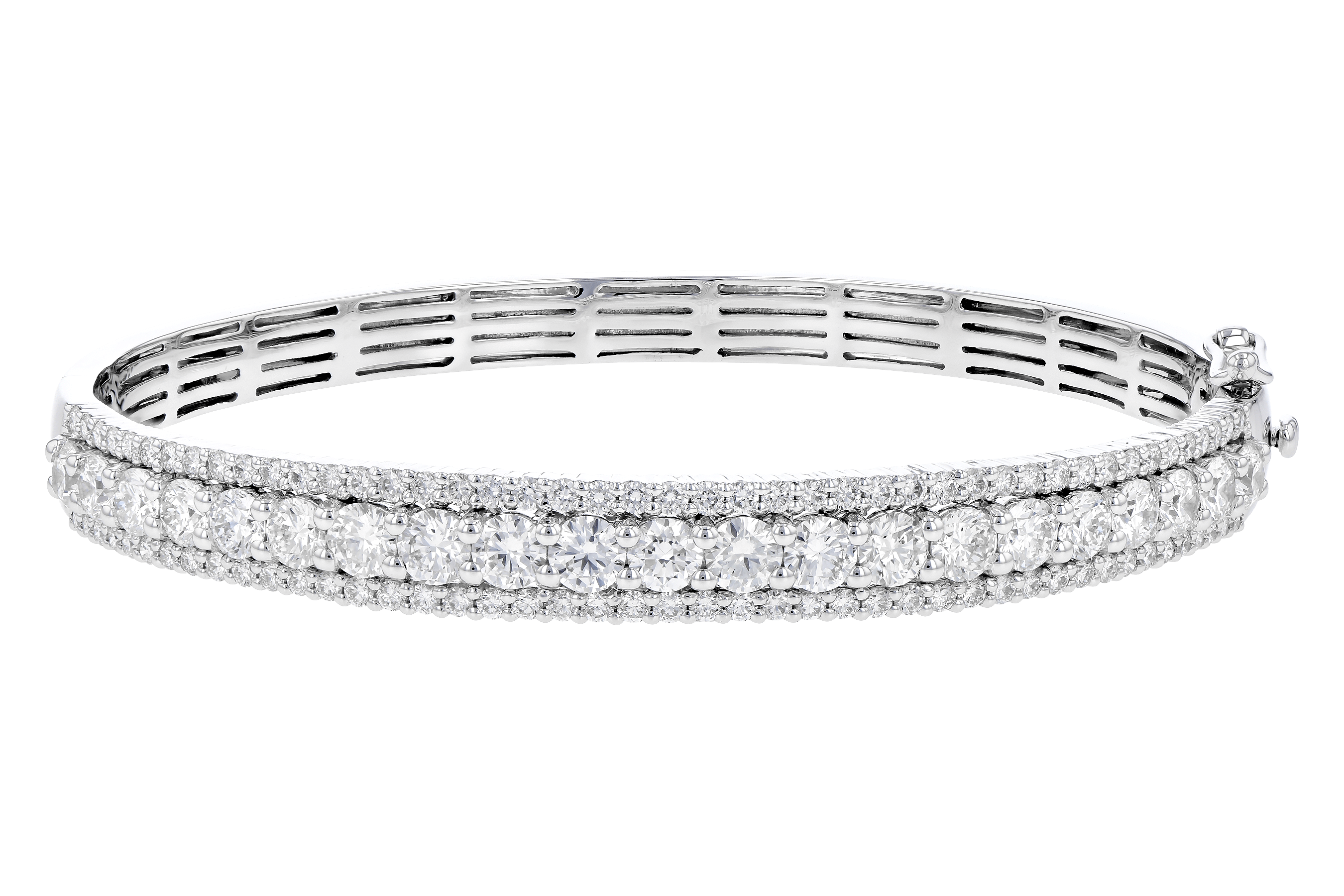 C282-91570: BANGLE 5.60 TW