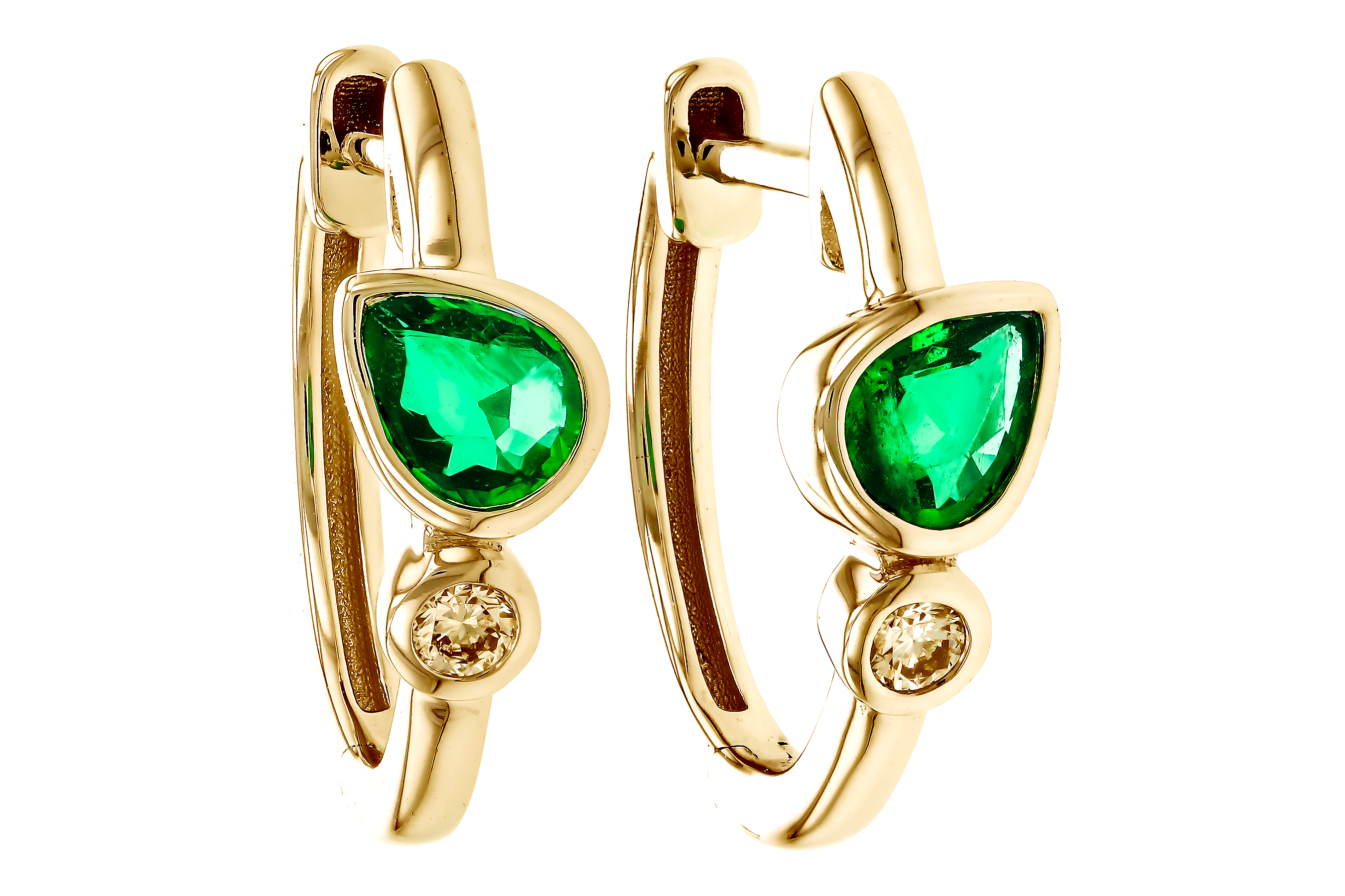 H283-87088: EARRINGS .38 TW EMERALD .44 TGW