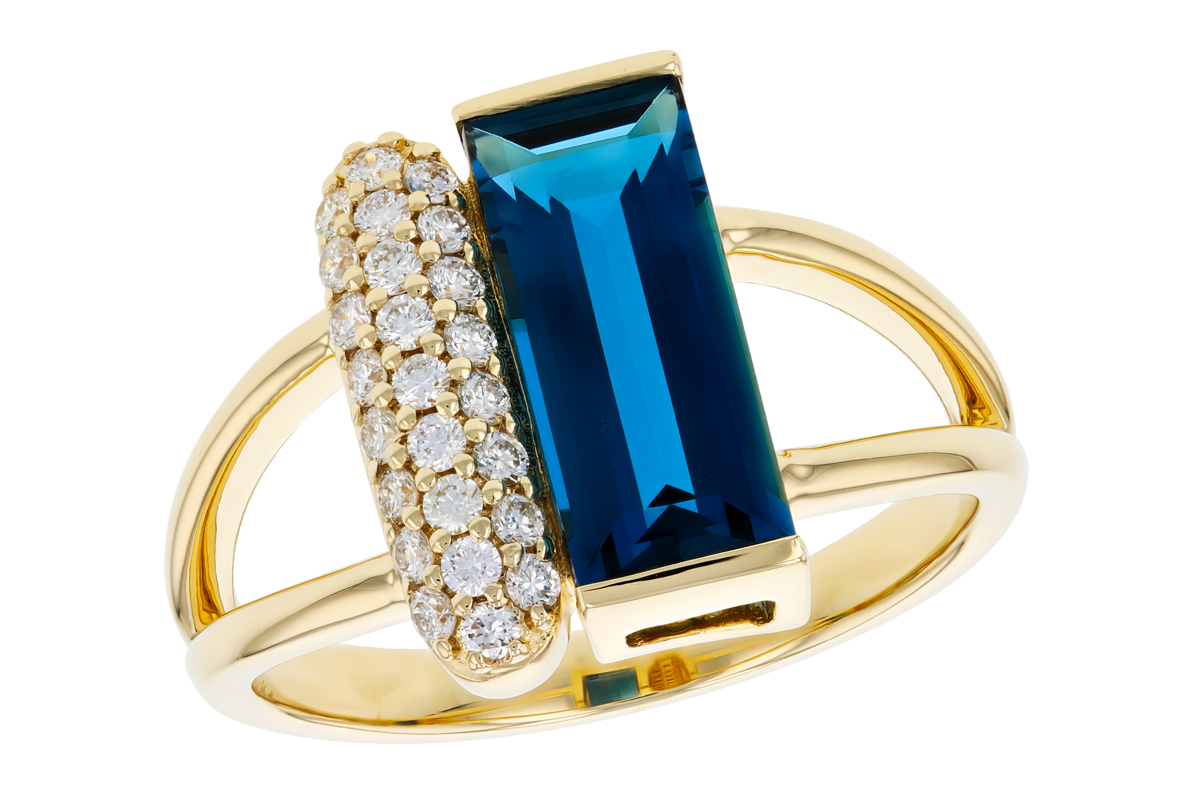L284-75206: LDS RG 2.67 LONDON BLUE TOPAZ 2.92 TGW (12x5MM BT)